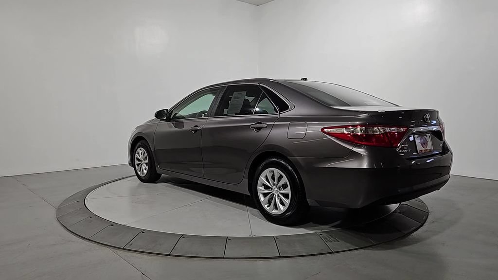Used 2016 Toyota Camry LE FWD image 3