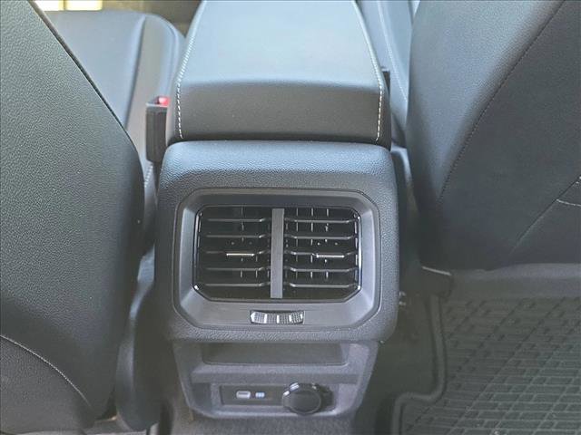 Used 2023 Volkswagen Tiguan SE R-Line FWD image 17