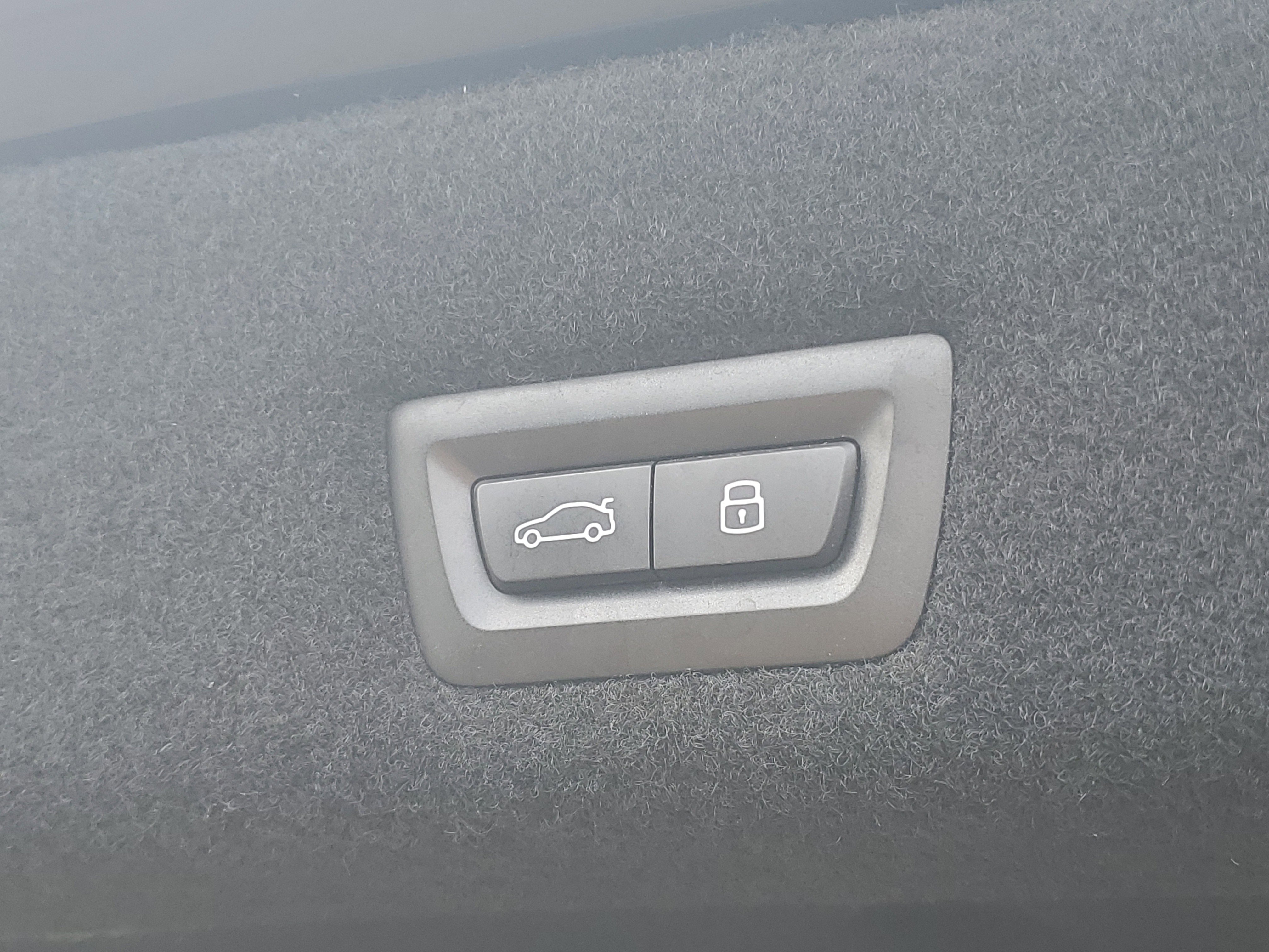 Certified 2023 BMW 760i xDrive w/ Executive Package image 26