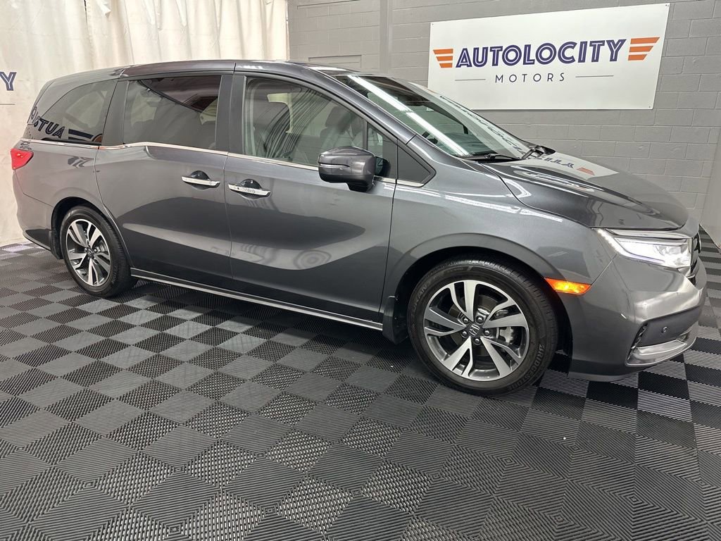 Used 2024 Honda Odyssey Touring image 3