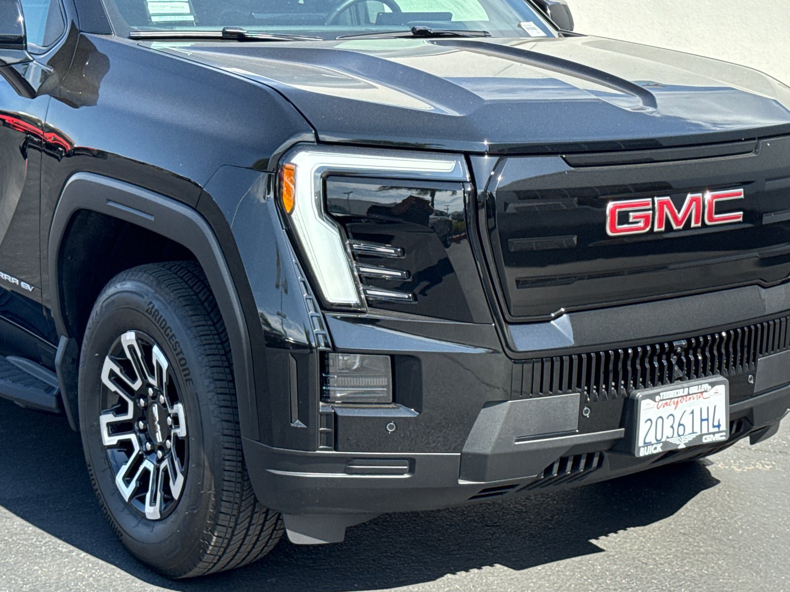 Certified 2026 GMC Sierra EV Elevation AWD/4WD image 5