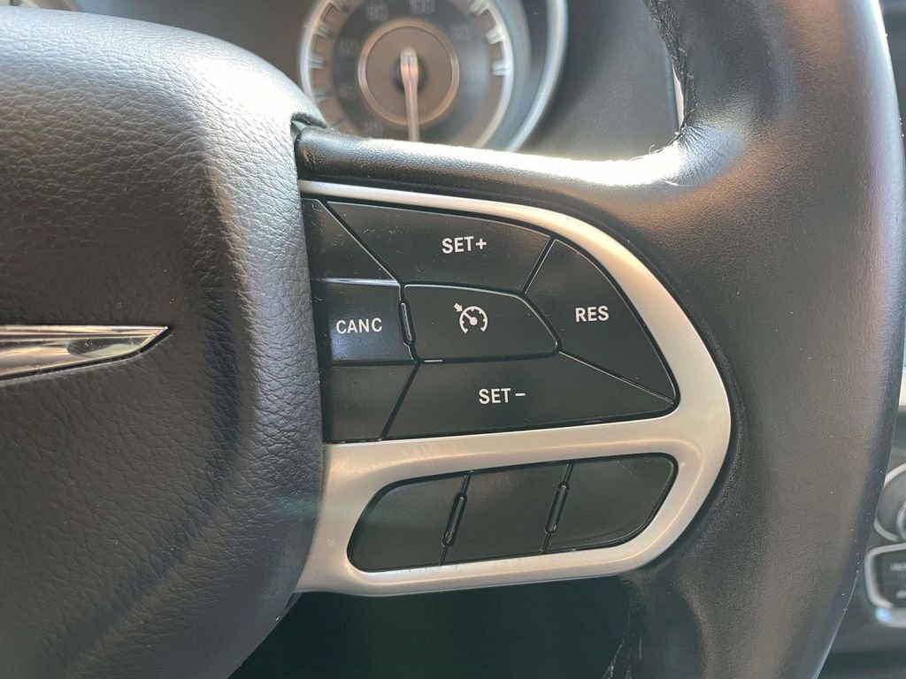 Used 2018 Chrysler 300 Touring w/ Driver Convenience Group image 32