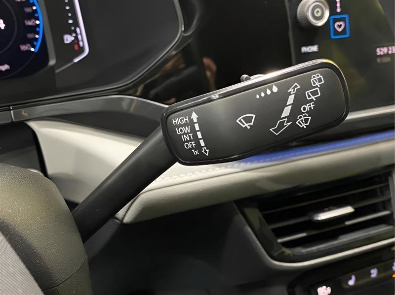 Used 2022 Volkswagen Taos SEL image 21