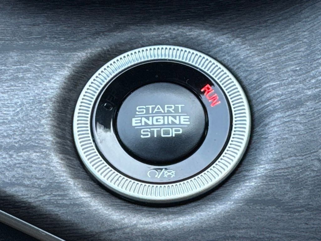 Used 2025 Jeep Grand Cherokee L Limited AWD/4WD image 19