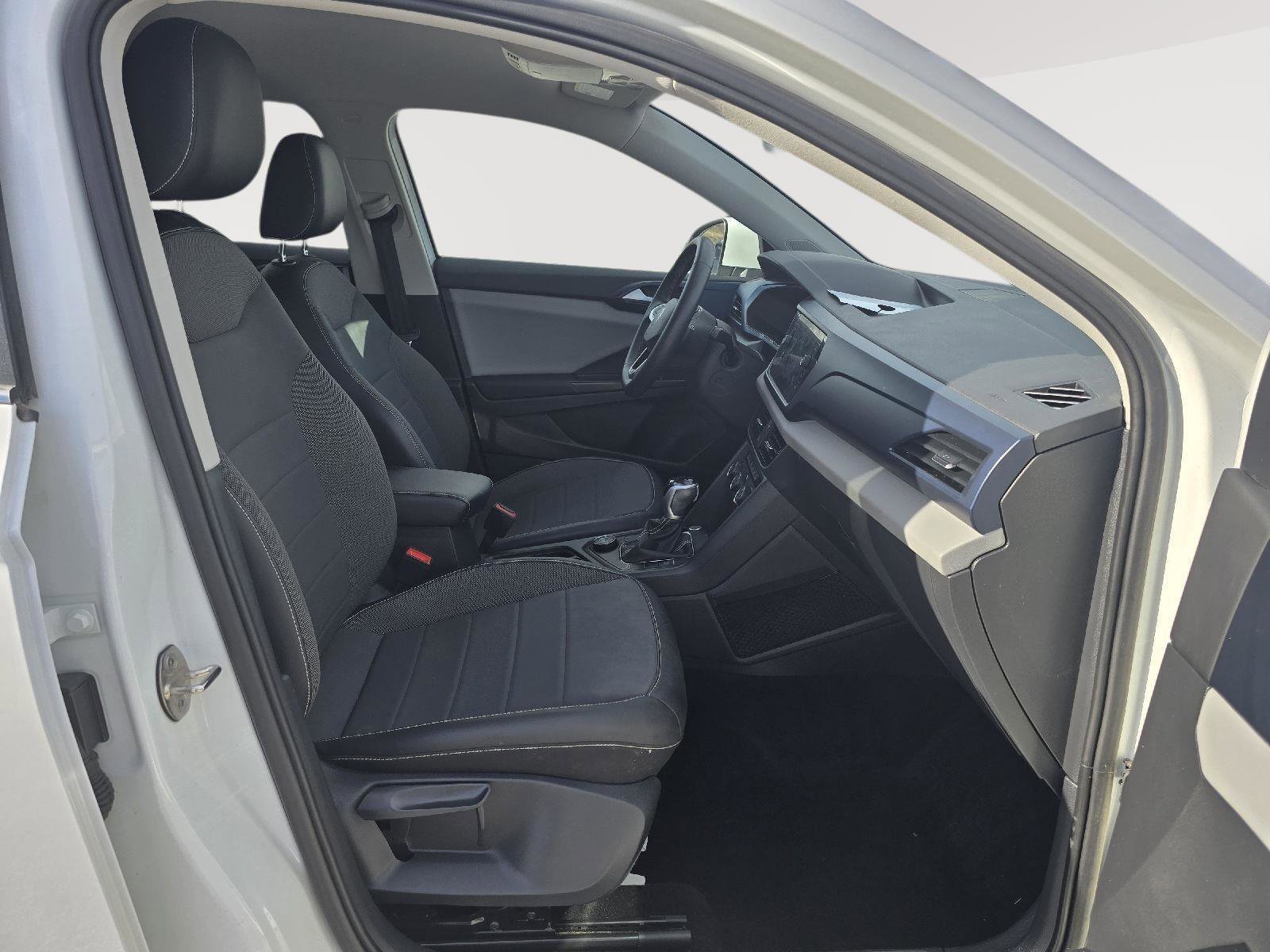 Used 2022 Volkswagen Taos SE image 16