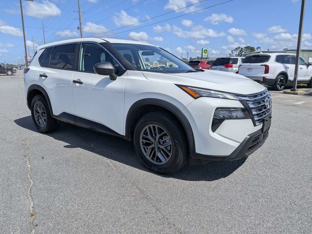 Used 2024 Nissan Rogue S FWD image 2