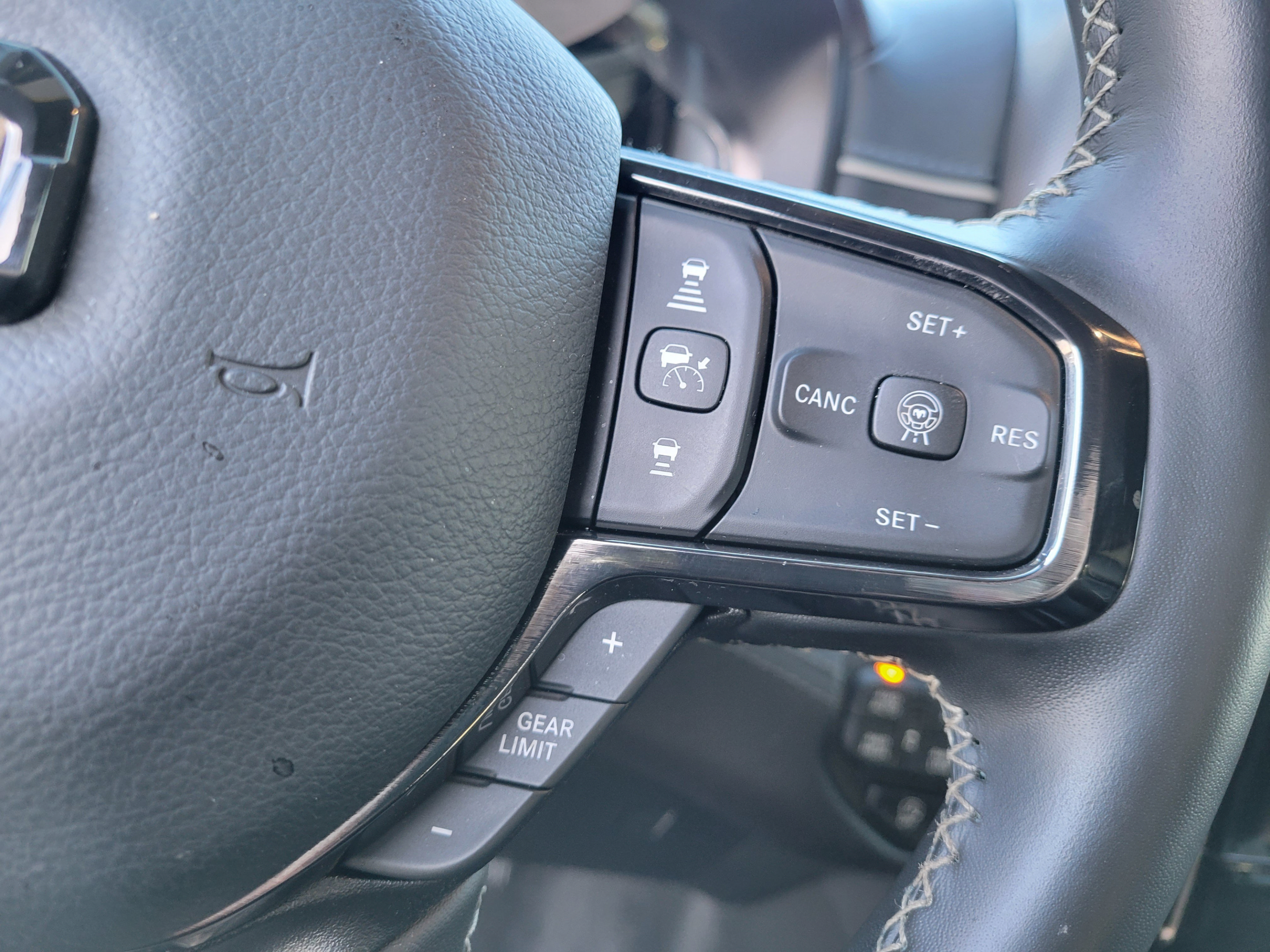 Used 2025 RAM 1500 Limited AWD/4WD image 24