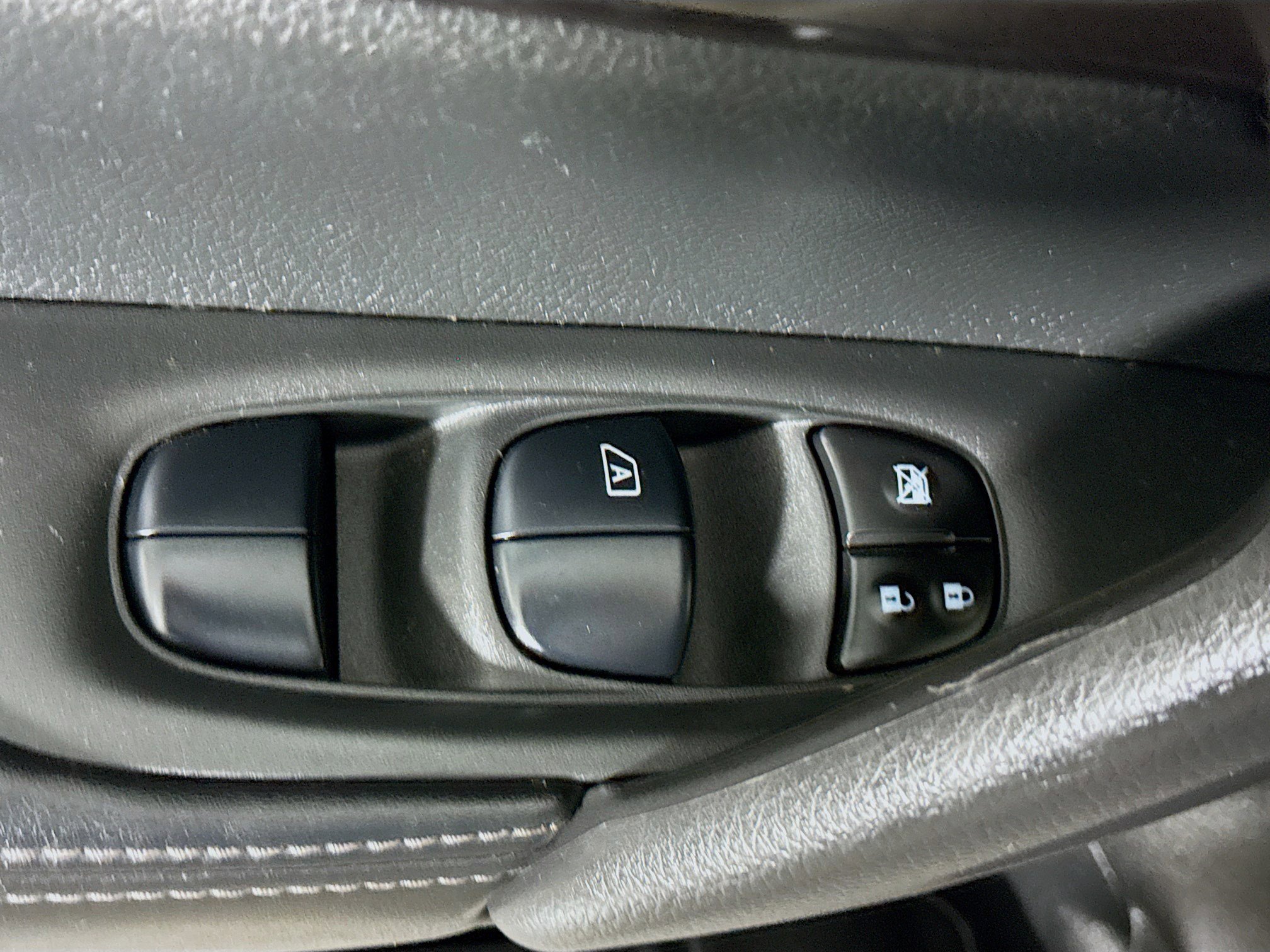 Used 2020 Nissan Rogue Sport S image 23