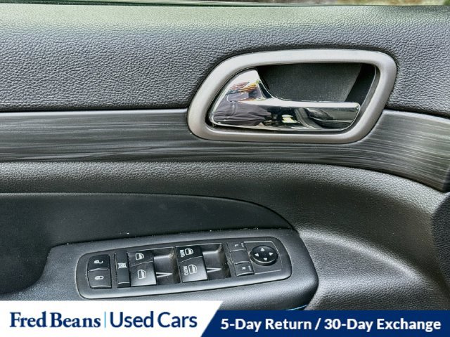Used 2019 Jeep Grand Cherokee Laredo AWD/4WD image 24