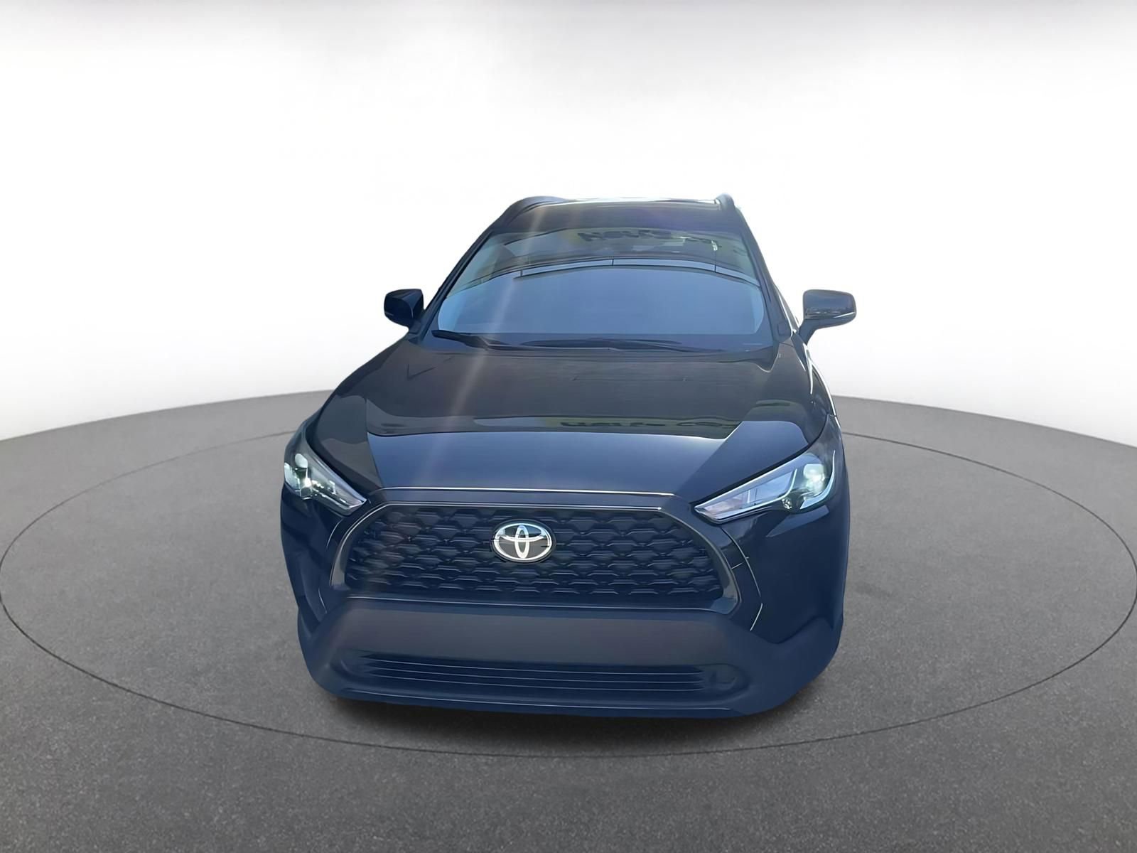Used 2025 Toyota Corolla Cross LE FWD image 4