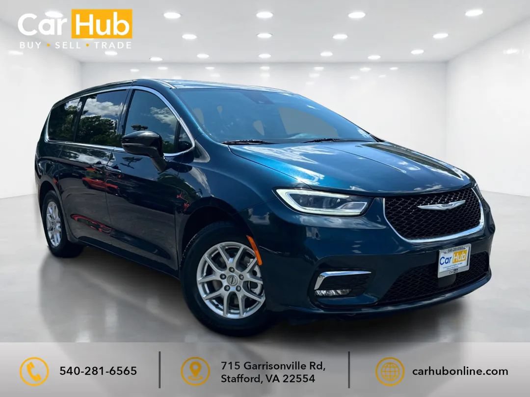 Used 2025 Chrysler Pacifica Select