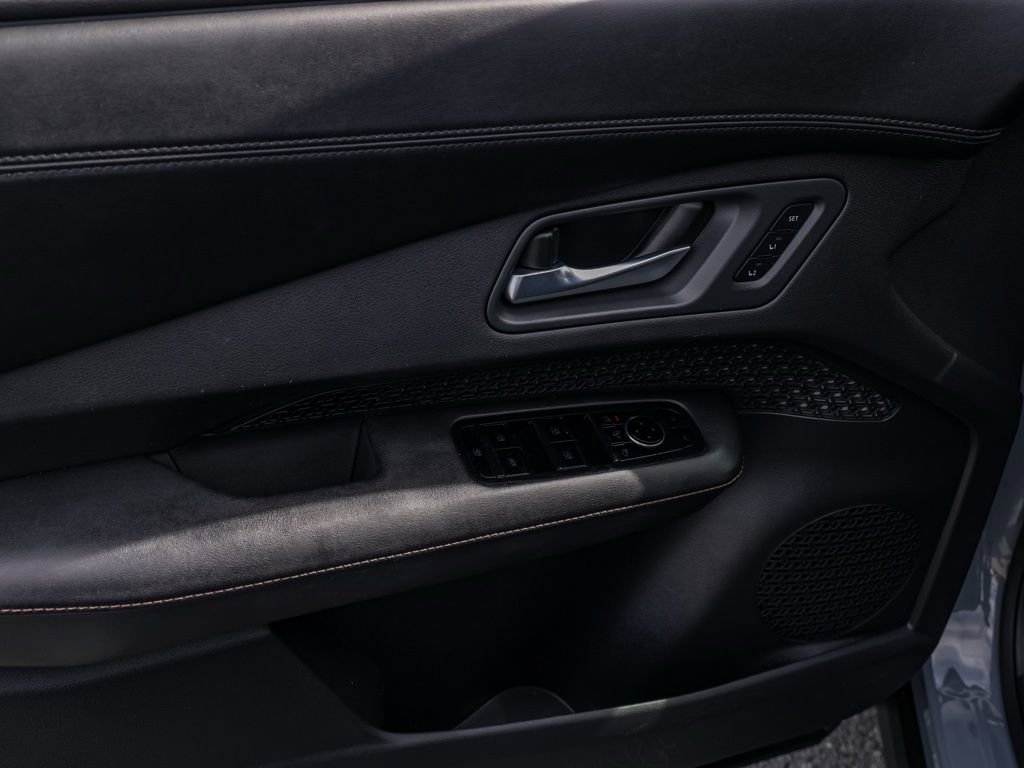 Used 2024 Nissan Ariya FWD image 24