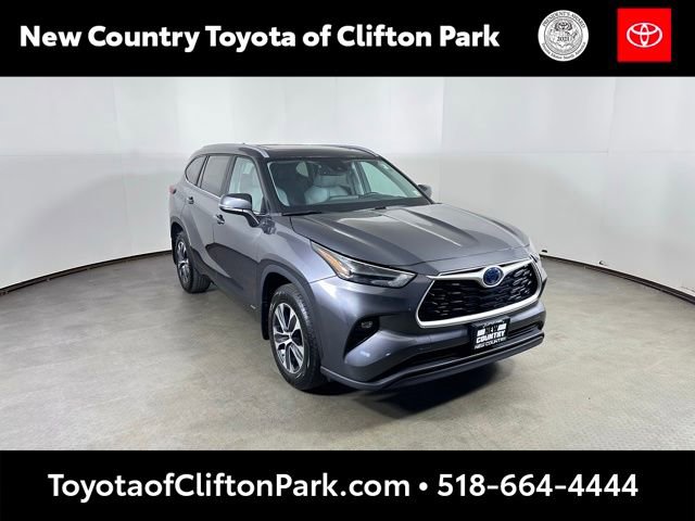 Used 2023 Toyota Highlander XLE AWD/4WD image 1