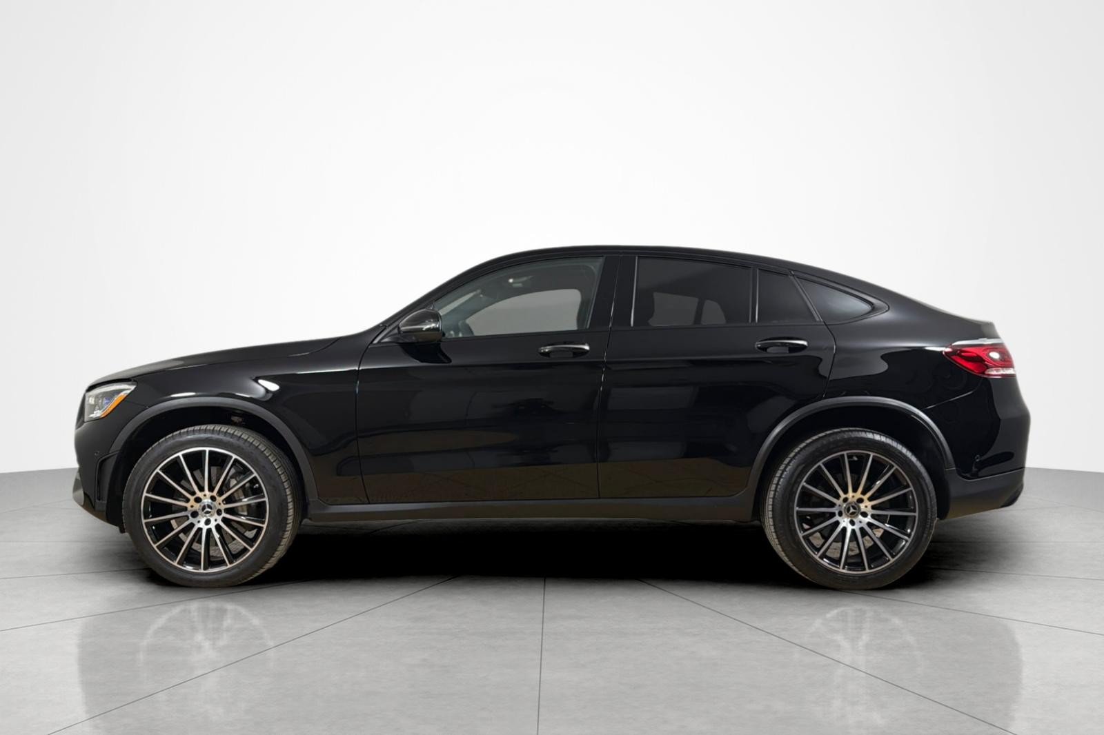 Used 2022 Mercedes-Benz GLC 300 4MATIC Coupe image 2