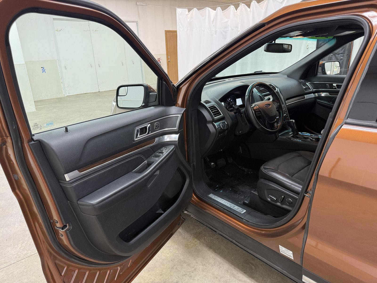 Used 2017 Ford Explorer Limited AWD/4WD image 9