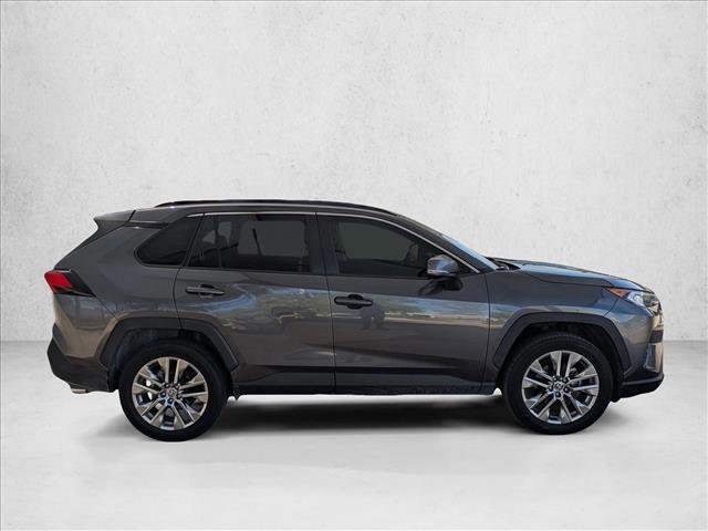 Used 2020 Toyota RAV4 XLE Premium image 4