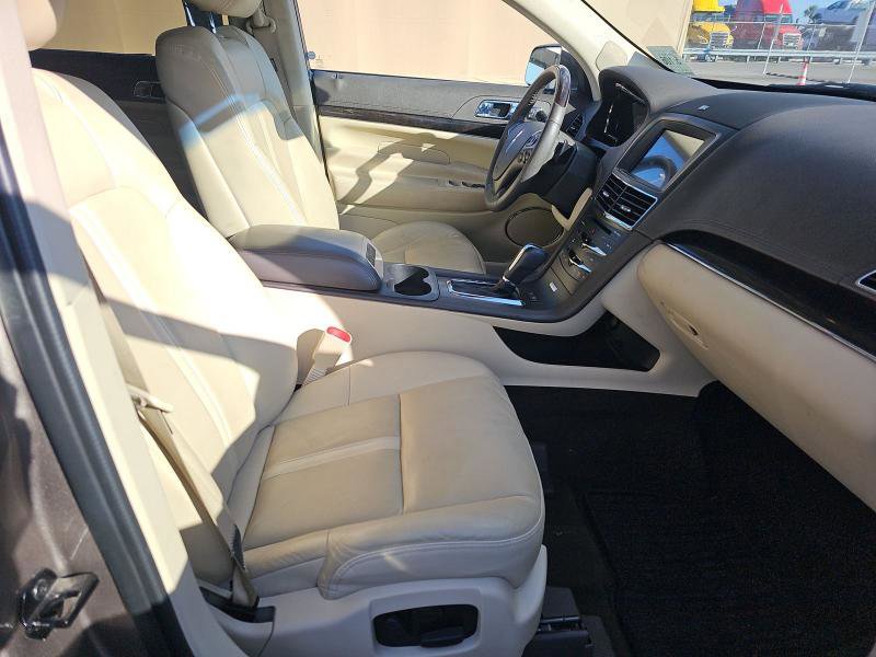 Used 2019 Lincoln MKT AWD image 8