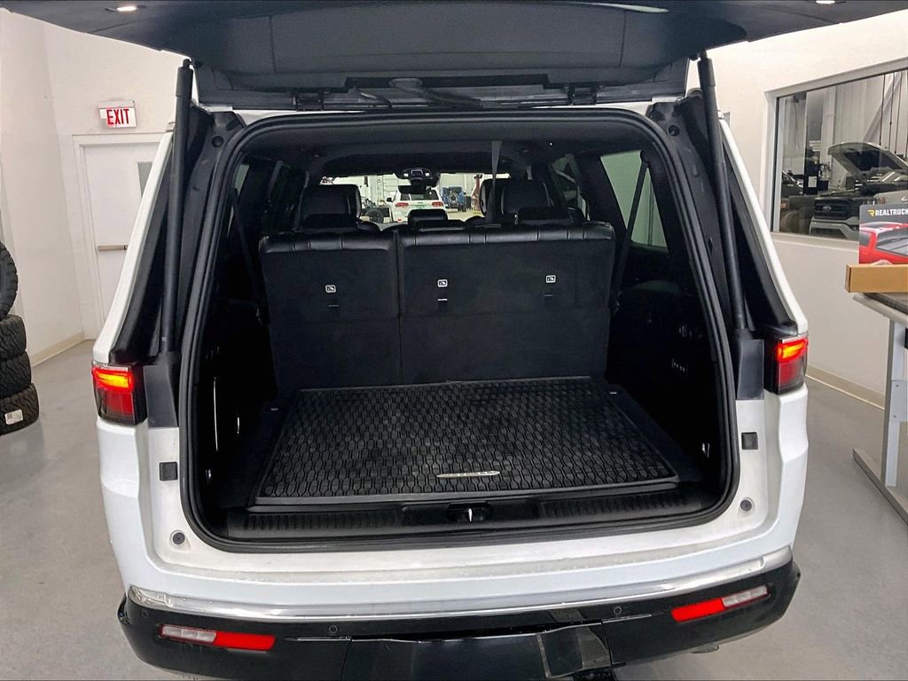 Used 2024 Jeep Wagoneer L Series III w/ Flexible Seating Group image 37