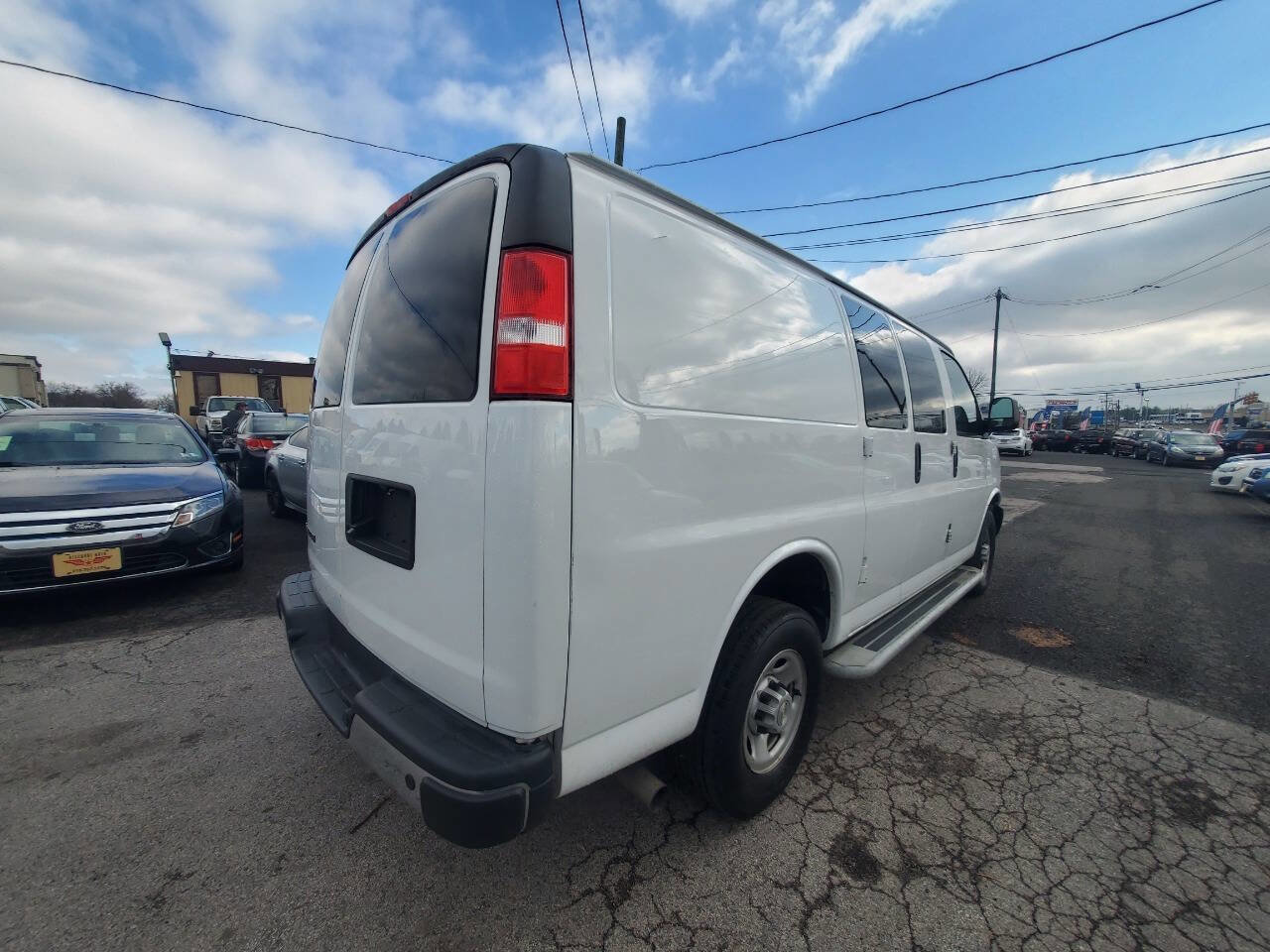 Used 2022 Chevrolet Express 2500 w/ Driver Convenience Package image 5