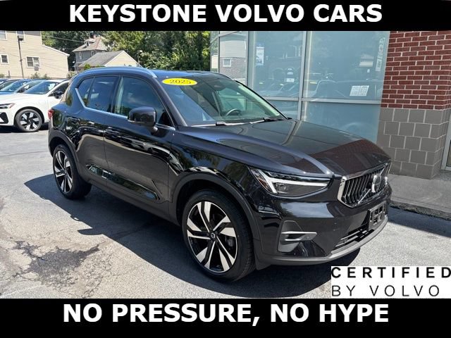 Certified 2025 Volvo XC40 B5 Ultra w/ Climate Package AWD/4WD image 1