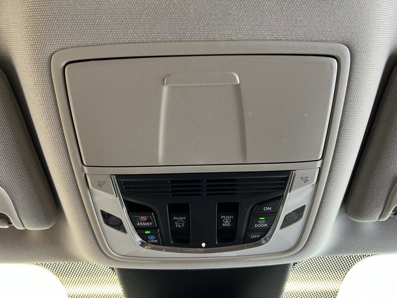 Used 2023 Acura MDX SH-AWD image 26