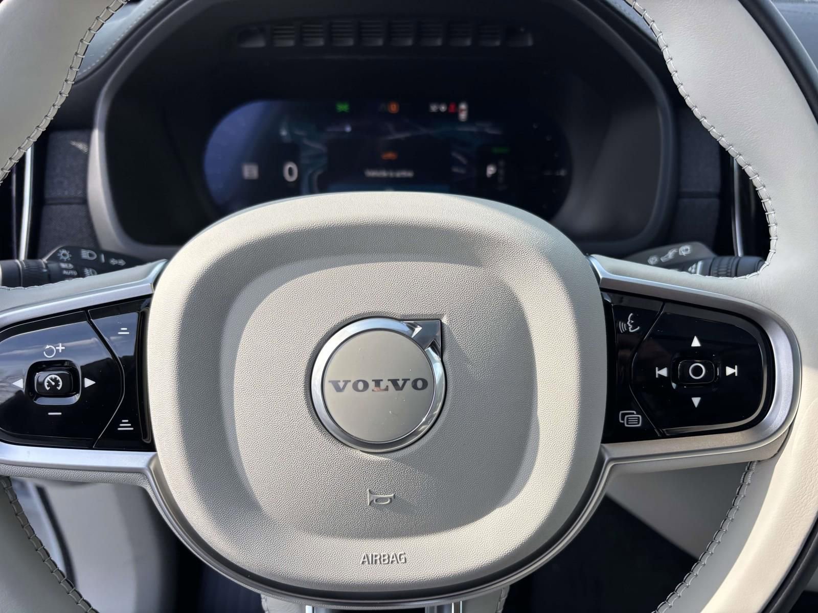 New 2026 Volvo XC90 T8 Ultra w/ Protection Package Premier AWD/4WD image 16