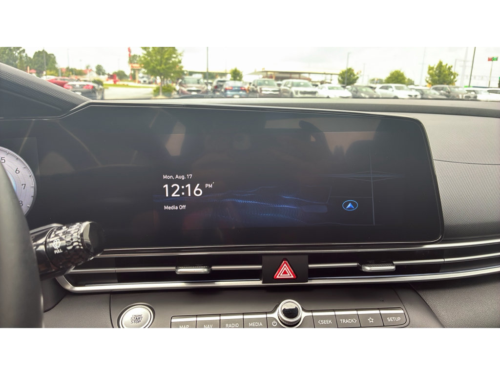 Used 2025 Hyundai Elantra SEL FWD image 13