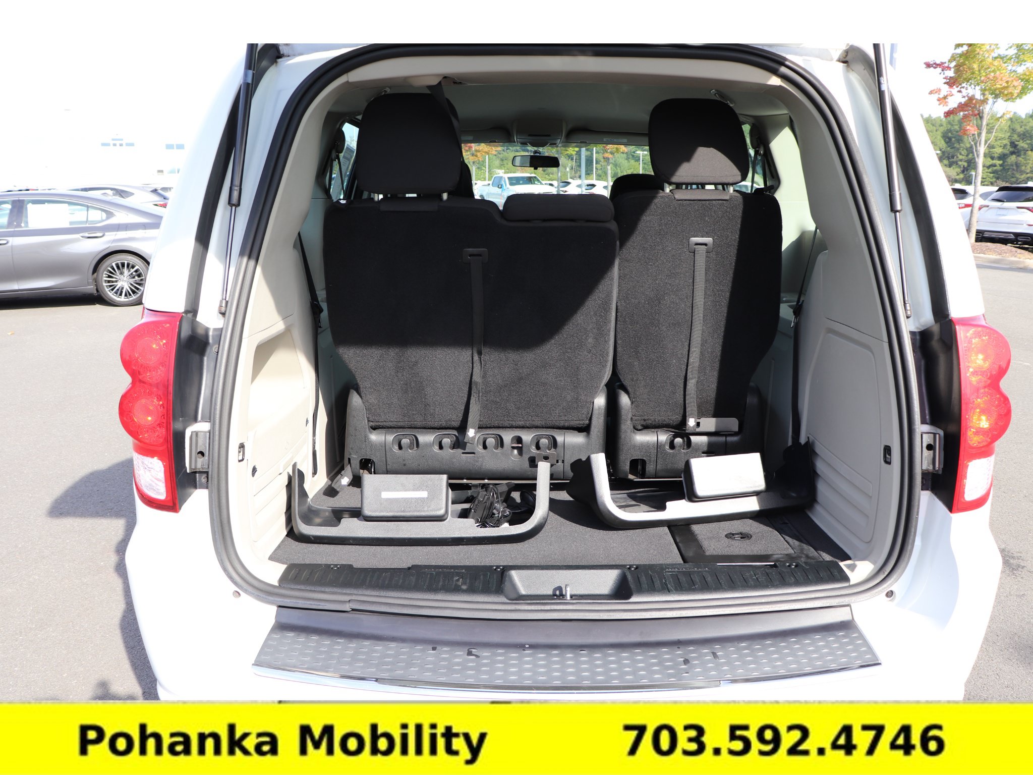 Used 2015 Dodge Grand Caravan American Value Package FWD image 22