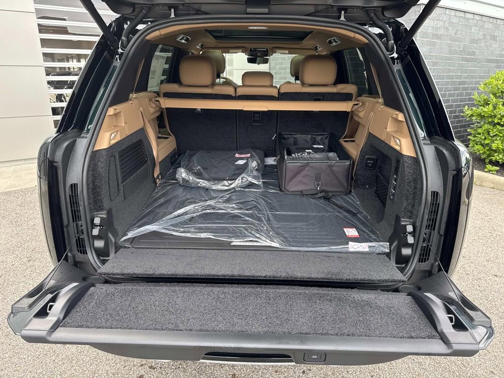 New 2026 Land Rover Range Rover Long Wheelbase SE AWD/4WD image 5