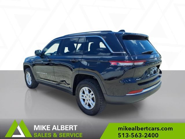 Used 2023 Jeep Grand Cherokee Laredo AWD/4WD image 5