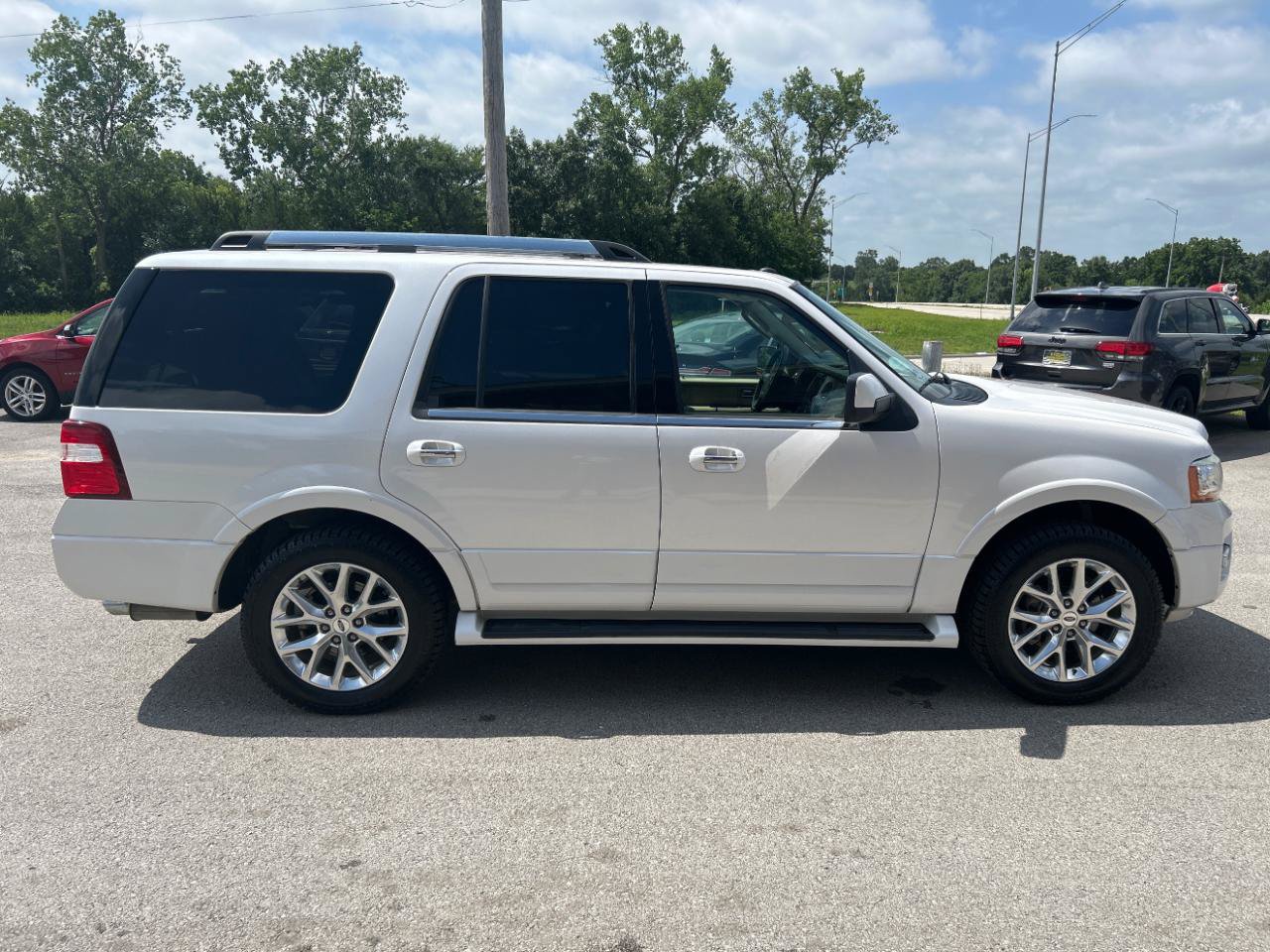 Used 2017 Ford Expedition Limited AWD/4WD image 4