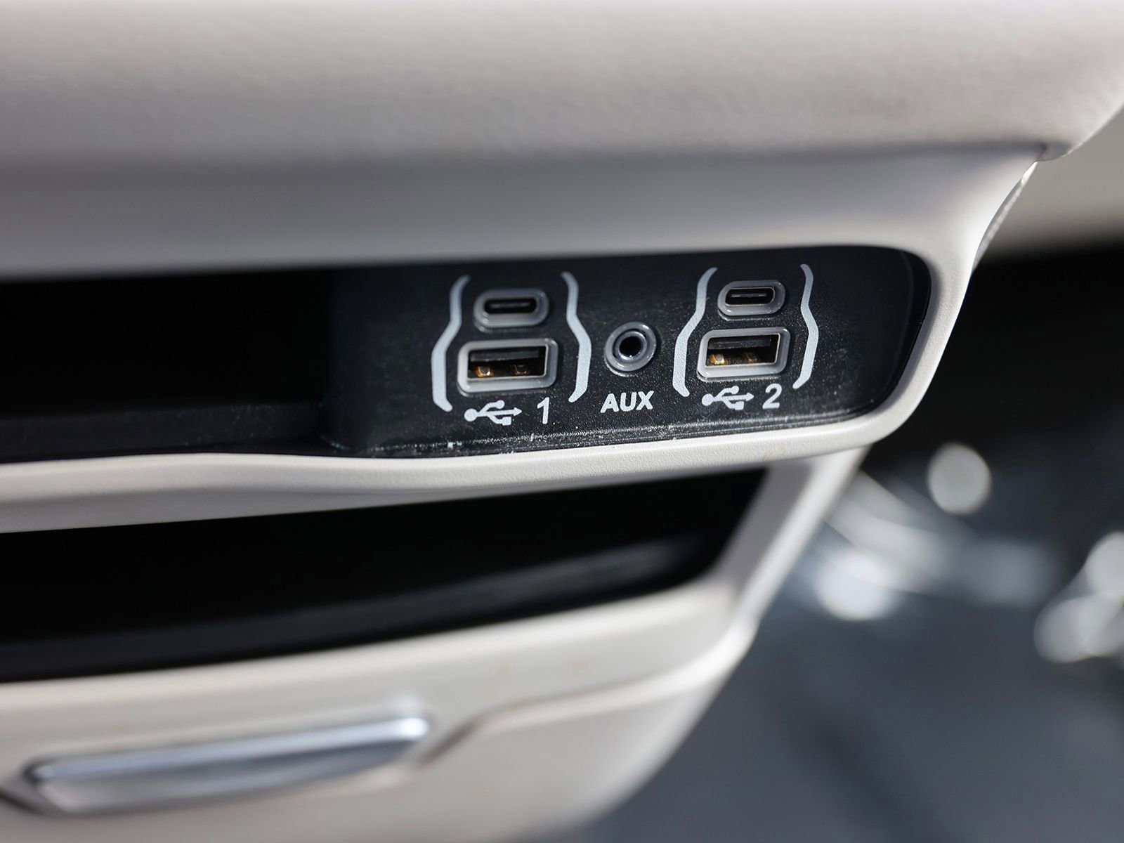 Used 2023 Chrysler Pacifica Touring-L image 30