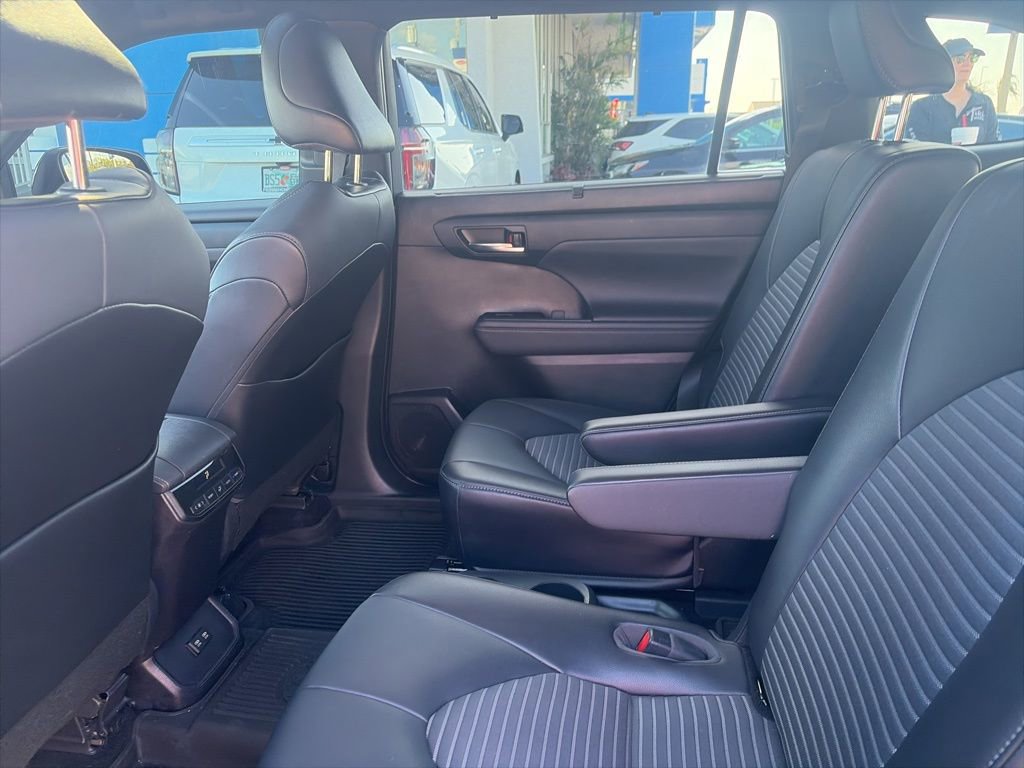Used 2021 Toyota Highlander XSE image 15