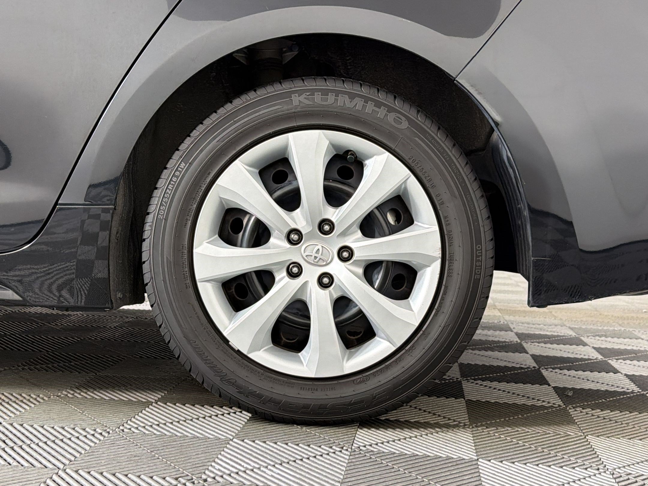Used 2020 Toyota Corolla LE FWD image 11
