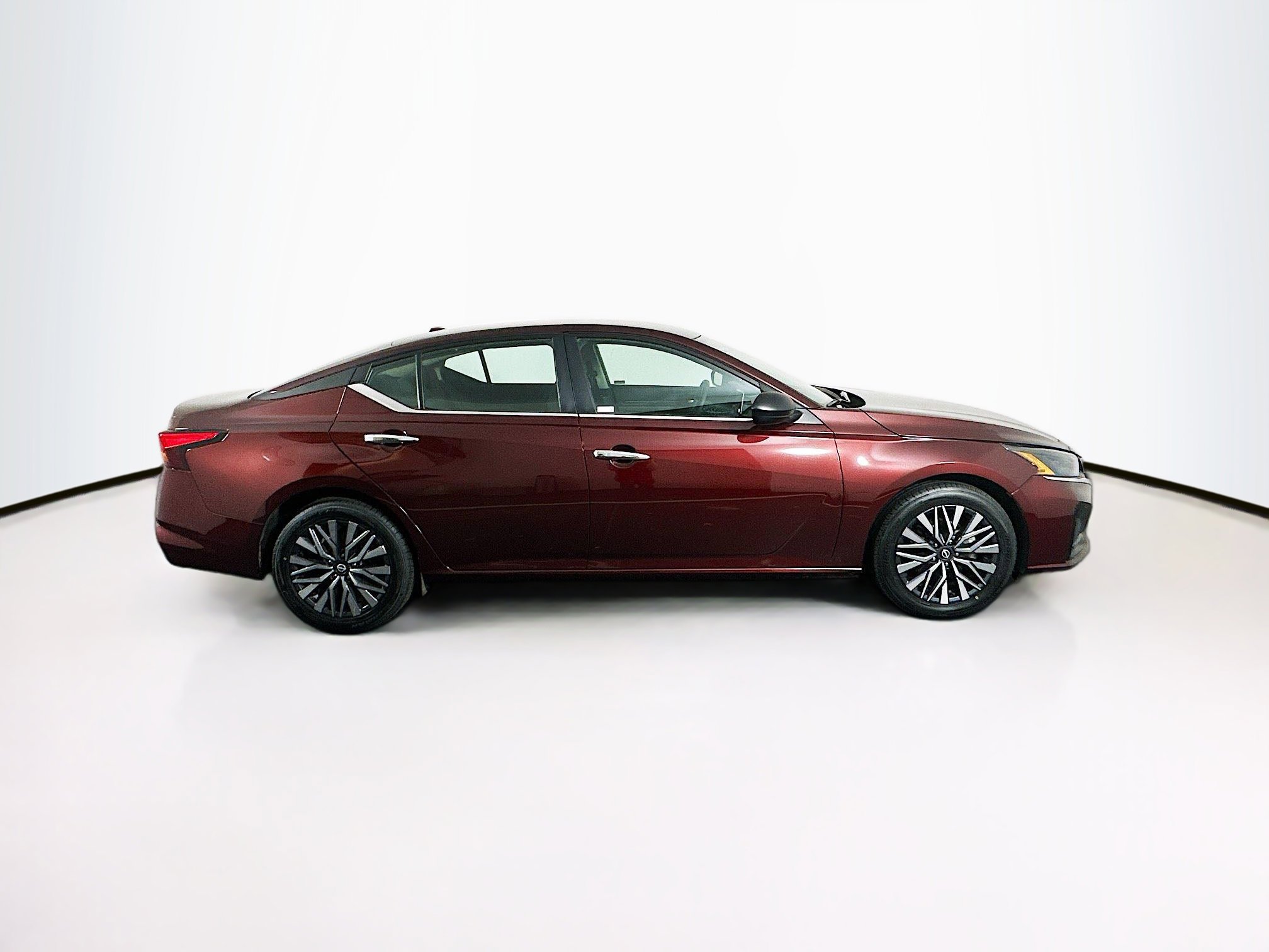 Used 2025 Nissan Altima 2.5 SV image 10