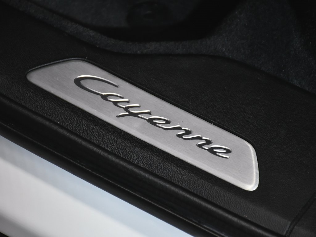 Used 2022 Porsche Cayenne Coupe image 13