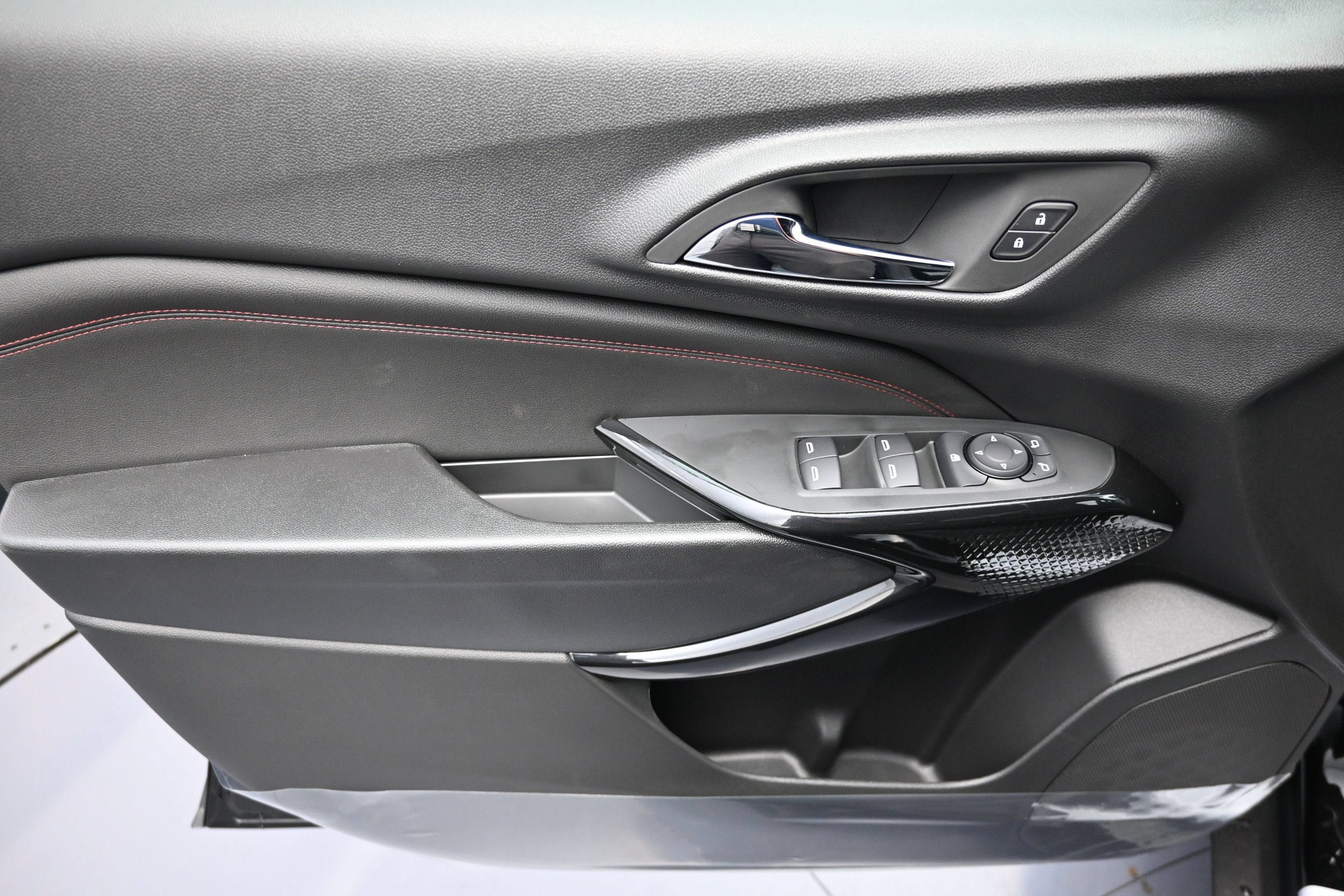 New 2026 Chevrolet Trax RS w/ Sunroof Package FWD image 25