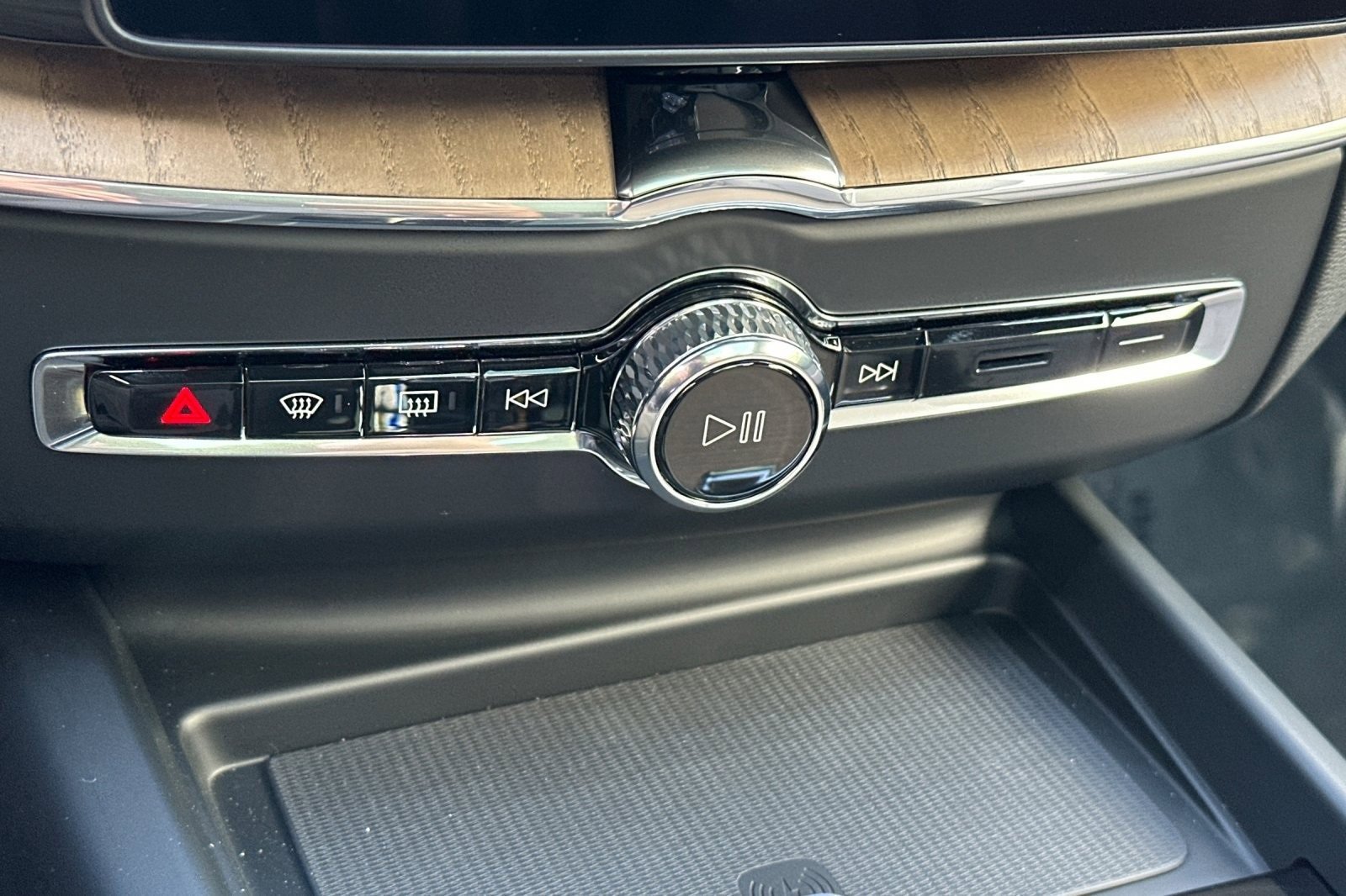 New 2026 Volvo XC60 T8 Plus w/ Climate Package image 23