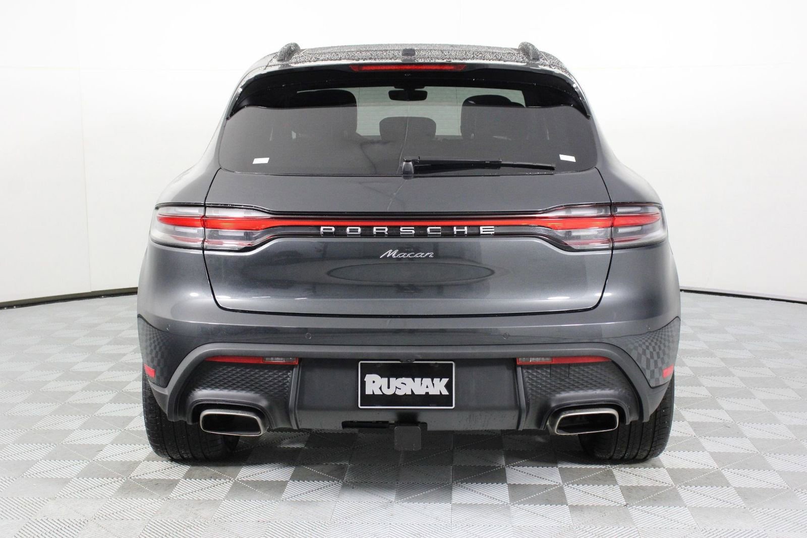 Certified 2025 Porsche Macan image 6