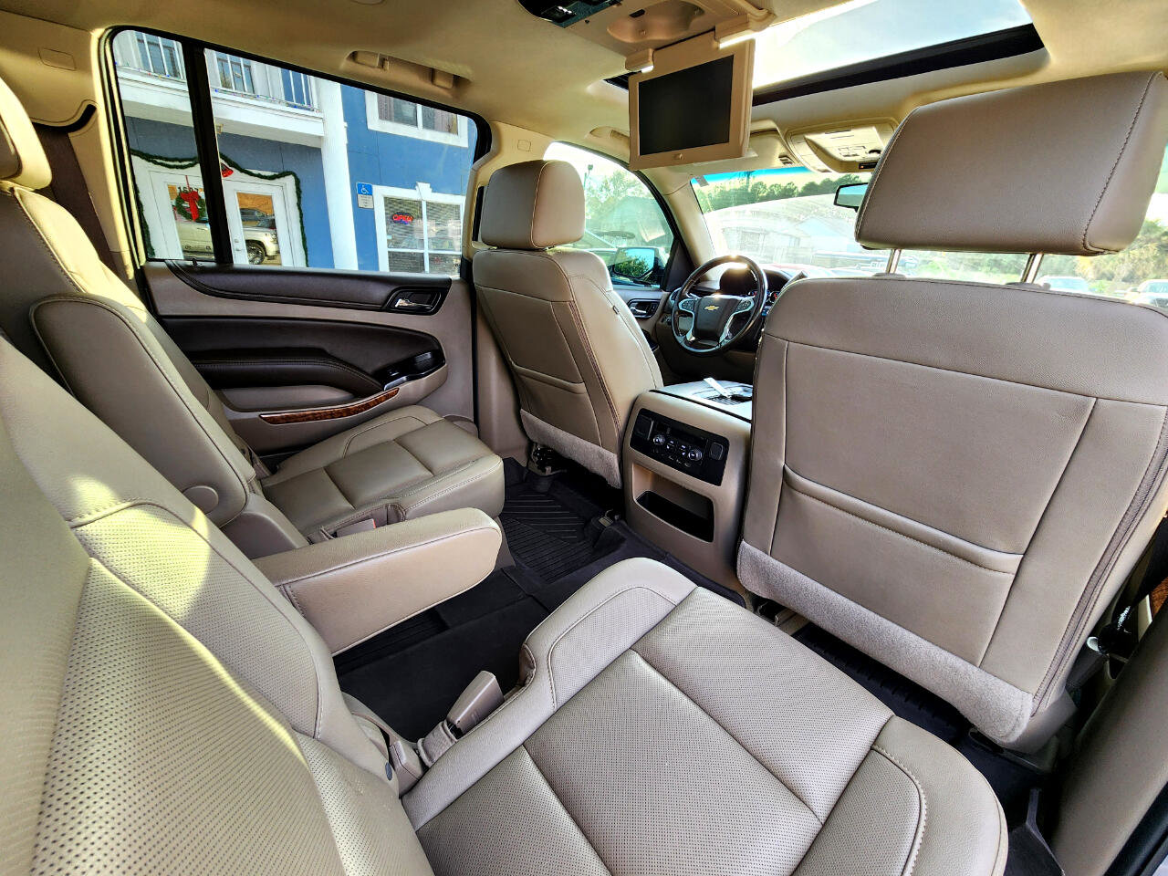 Used 2018 Chevrolet Suburban Premier image 17
