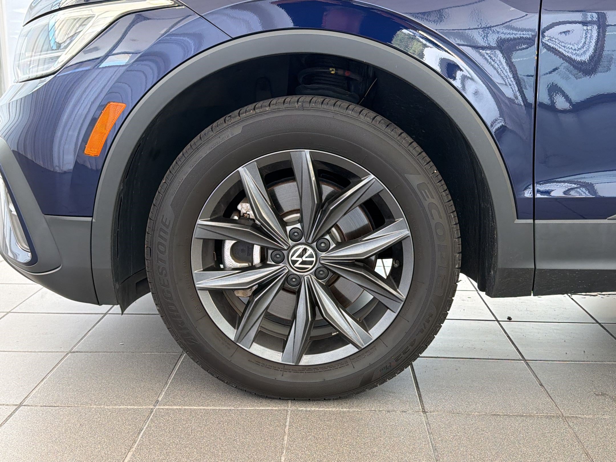 Used 2023 Volkswagen Tiguan SE w/ Panoramic Sunroof Package AWD/4WD image 12
