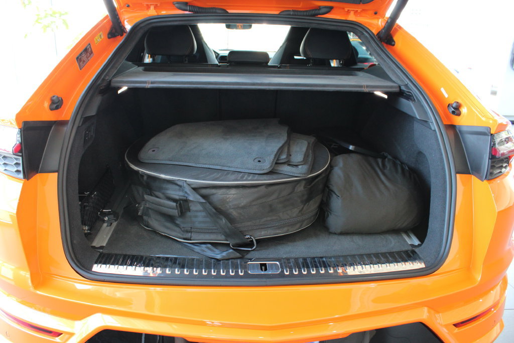 Used 2025 Lamborghini Urus SE AWD/4WD image 29
