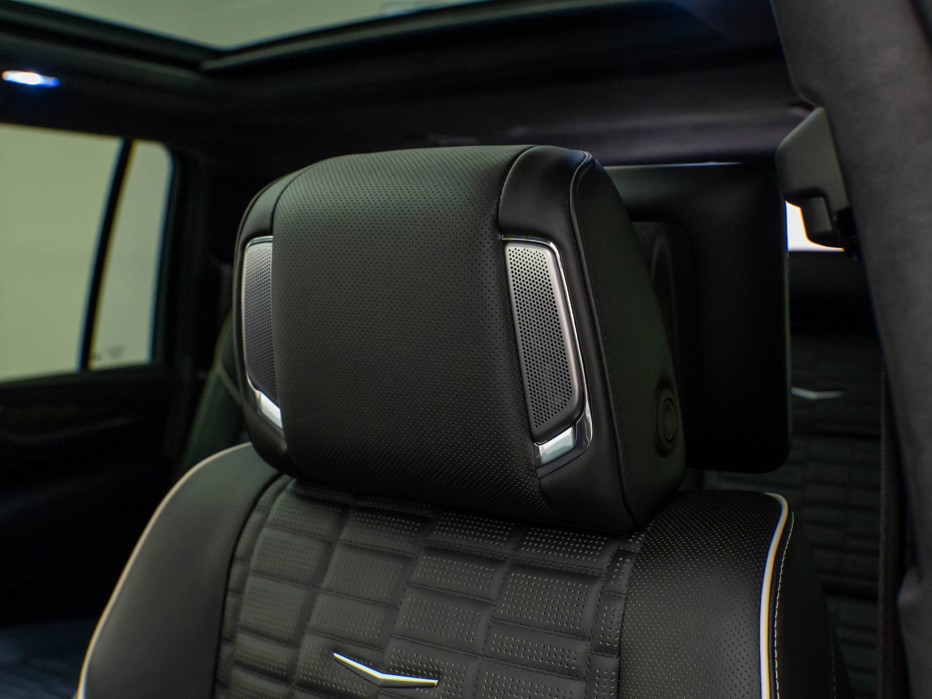 Certified 2024 Cadillac Escalade ESV Premium Luxury Platinum w/ Heavy-Duty Trailer Package image 33