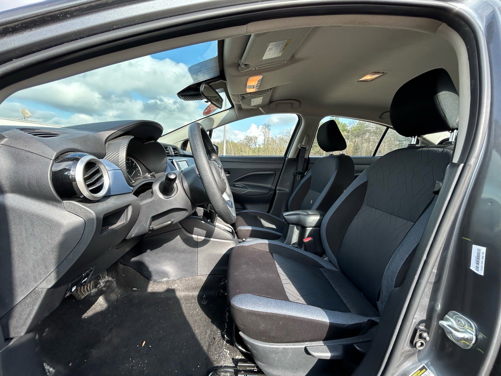 Used 2025 Nissan Versa SV FWD image 5