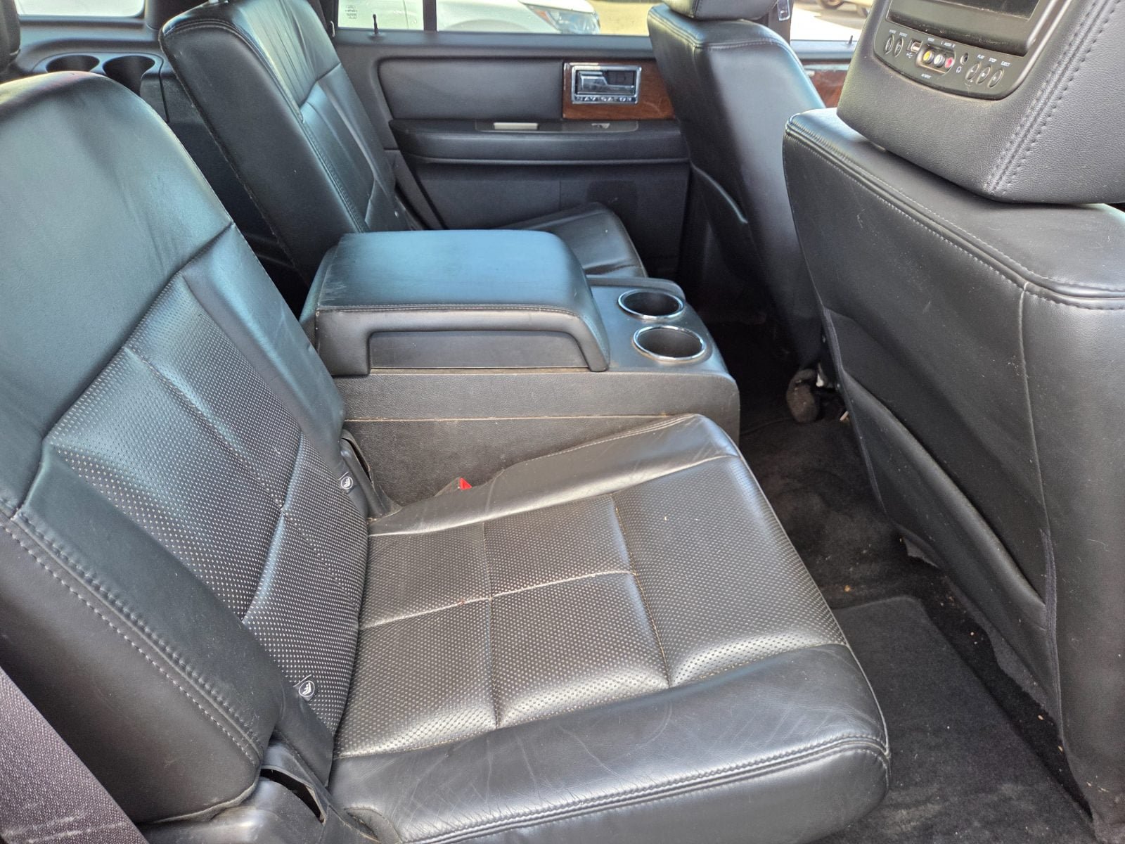 Used 2014 Lincoln Navigator 4WD image 15