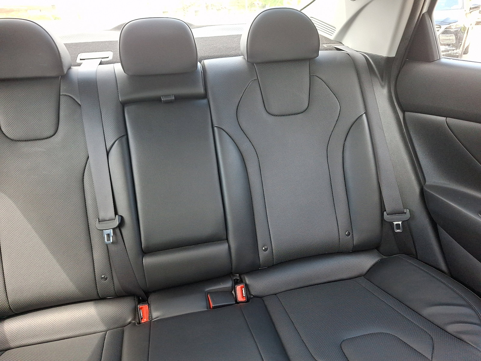 Certified 2022 Hyundai Elantra Limited w/ Winter Weather Package image 20