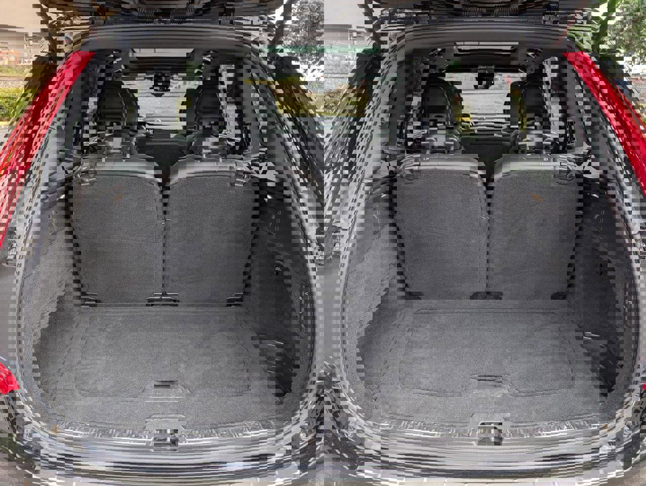 Used 2019 Volvo XC90 T8 R-Design w/ Advanced Package image 17