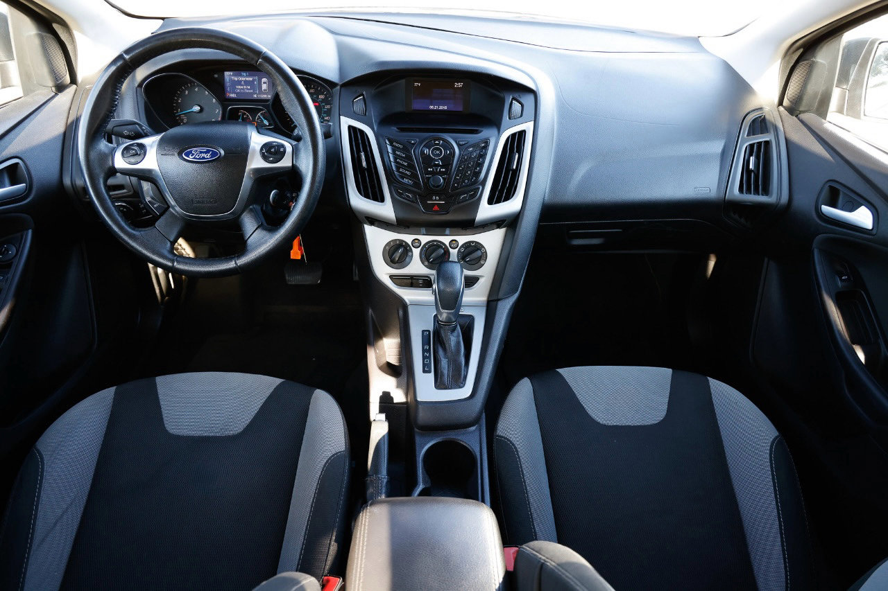 Used 2014 Ford Focus SE w/ SE Sport Package image 2