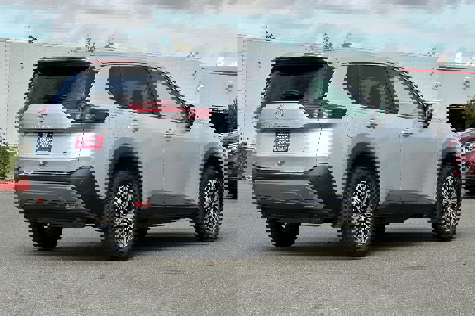 Used 2022 Nissan Rogue SV image 2