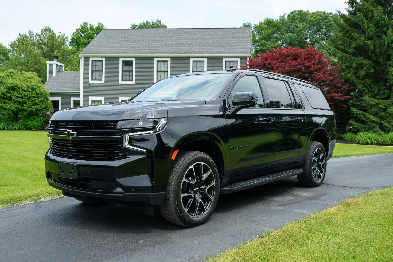 Used 2023 Chevrolet Suburban RST w/ Luxury Package AWD/4WD image 7